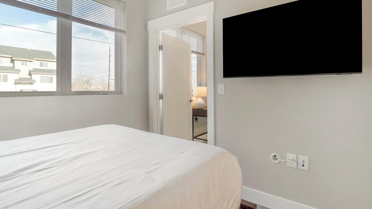 Photo of Bedroom in College View