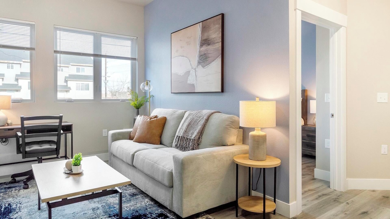 Photo of Livingroom in College View