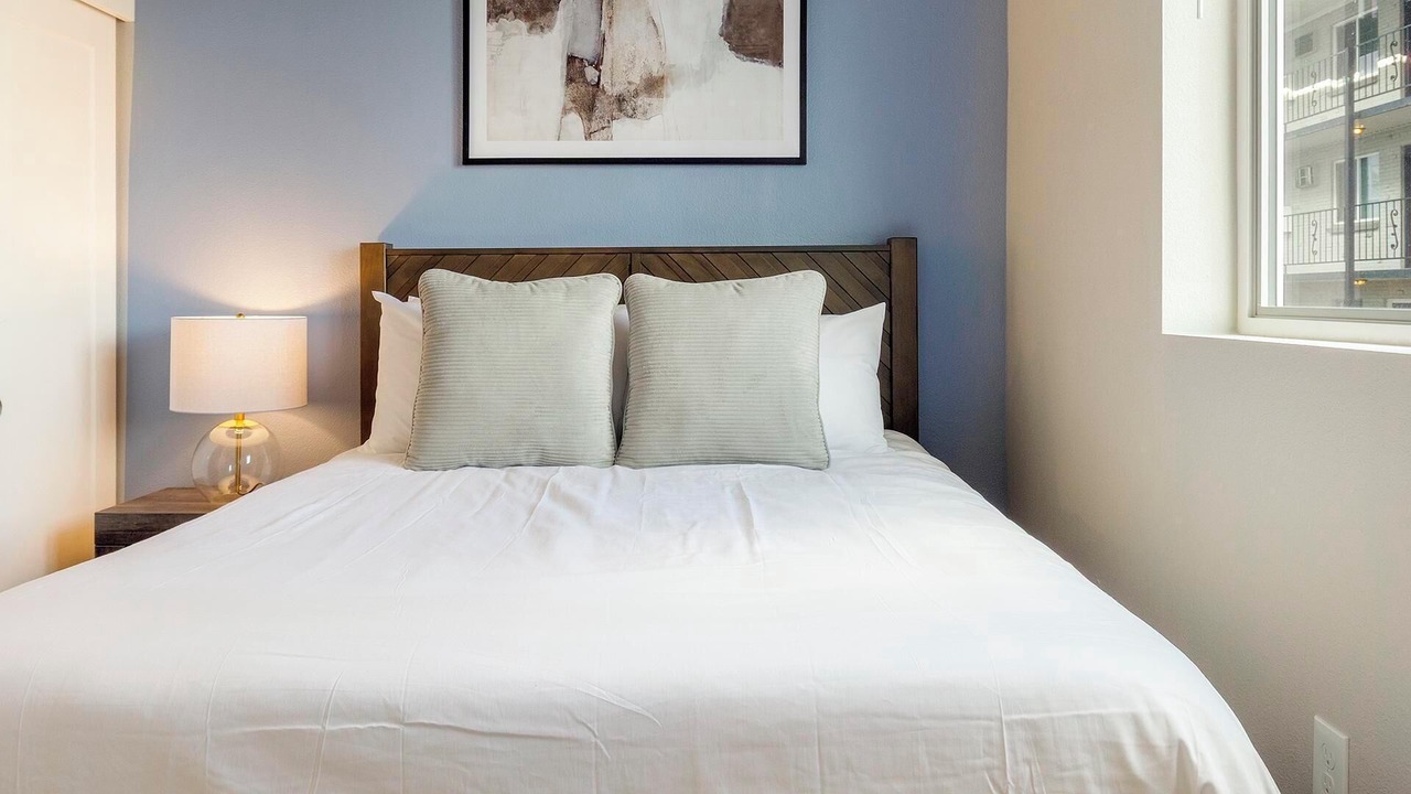 Photo of Bedroom in College View