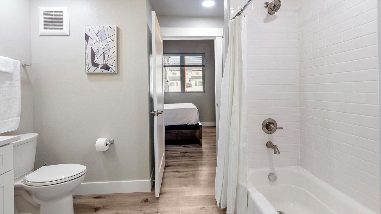 Photo of Bathroom in College View