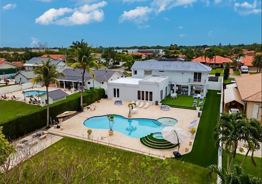 Photo of Outdoor in Tamiami
