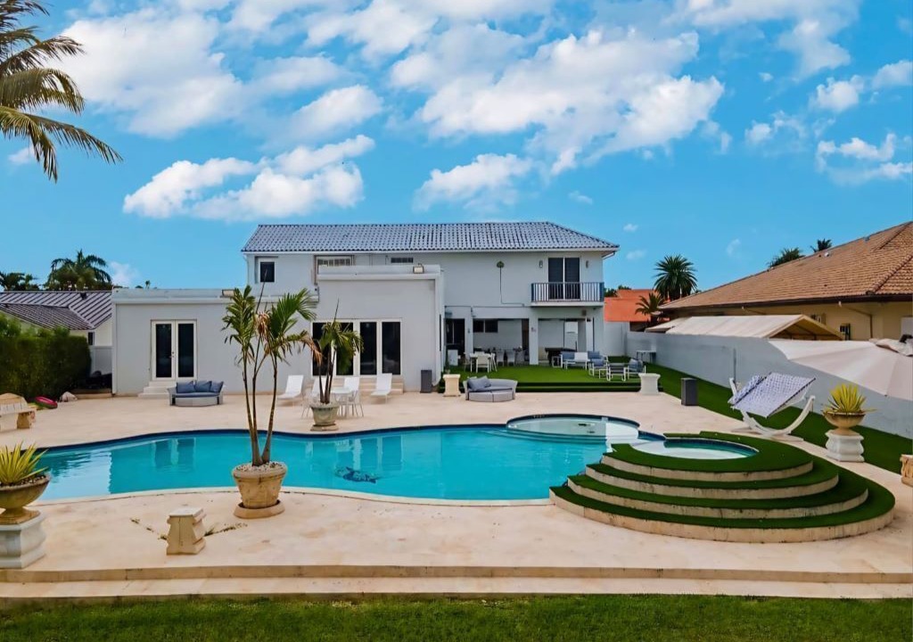 Photo of Outdoor in Tamiami