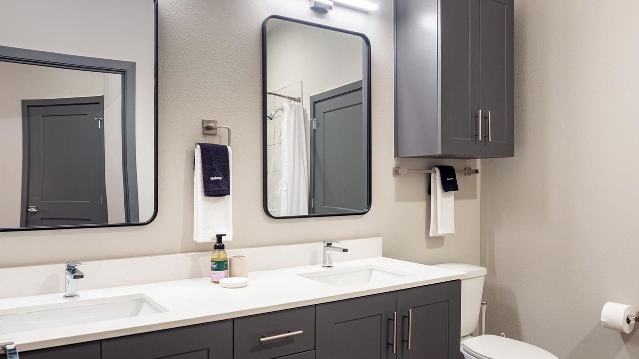 Photo of Bathroom in Blue Dome District