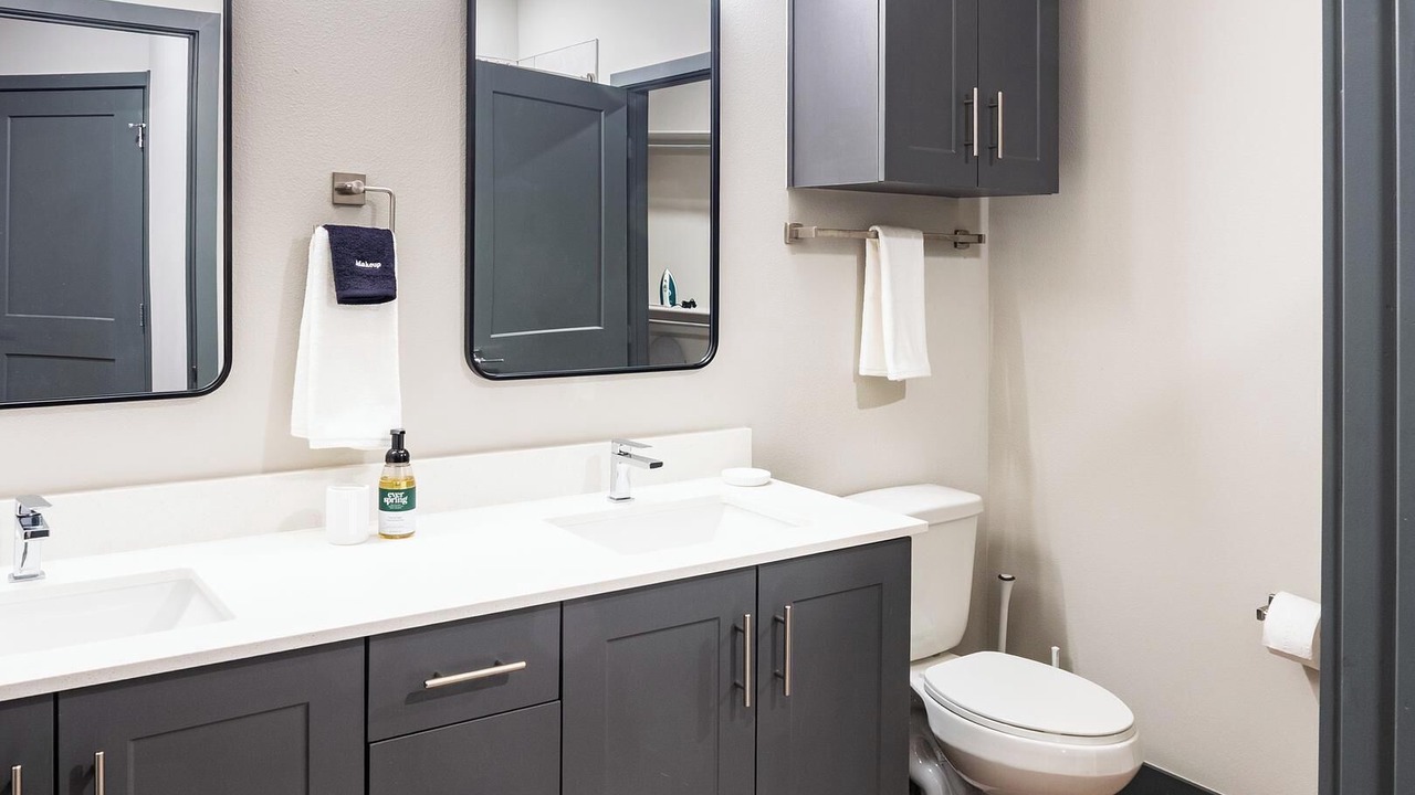 Photo of Bathroom in Blue Dome District