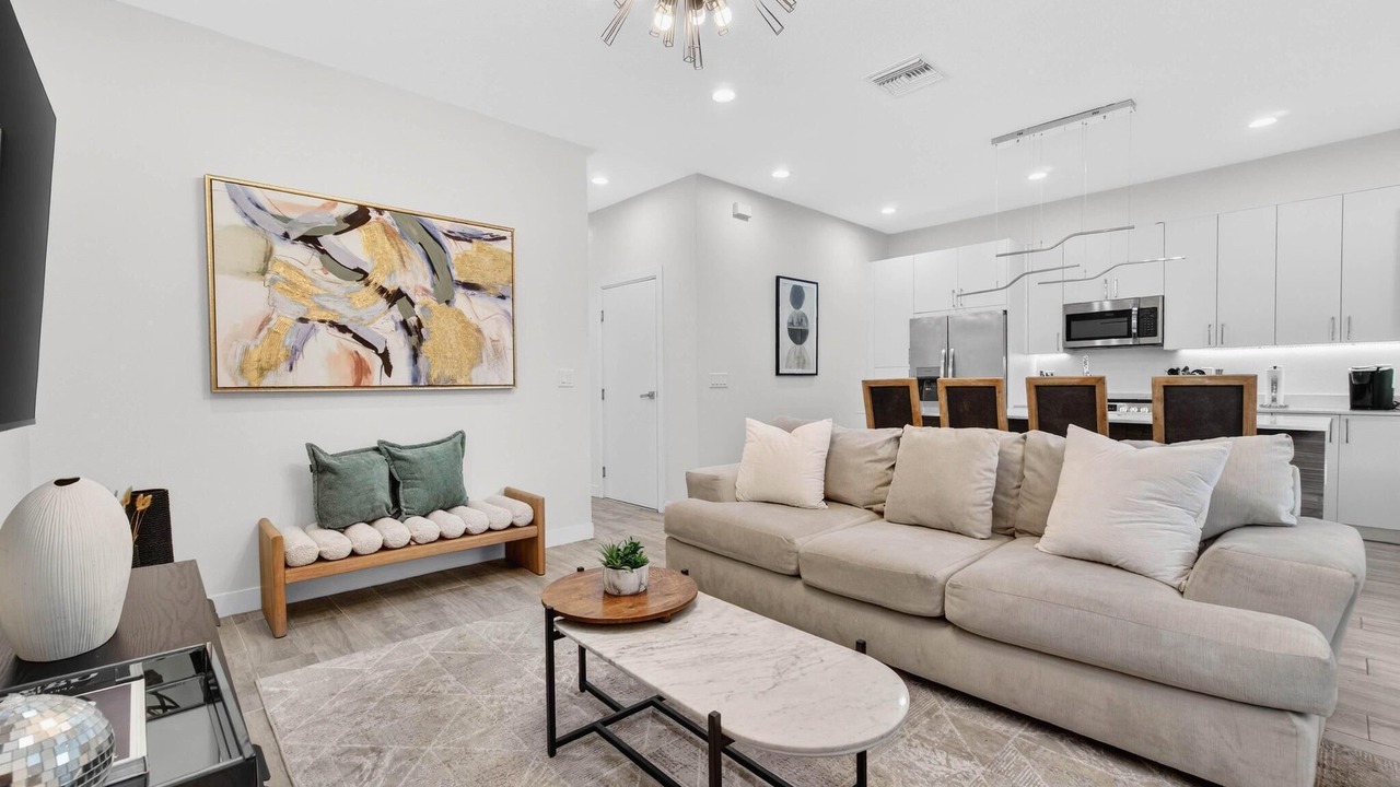Photo of Livingroom in Pinecrest West Park