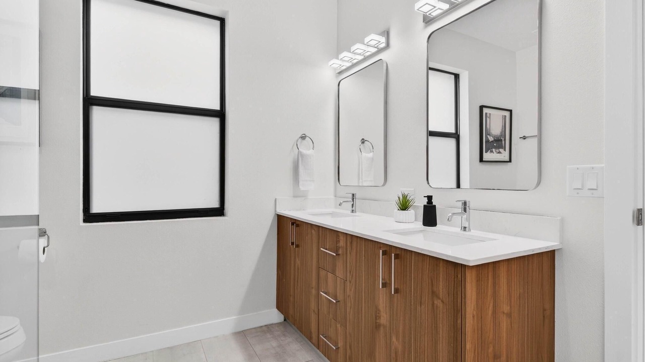 Photo of Bathroom in Pinecrest West Park