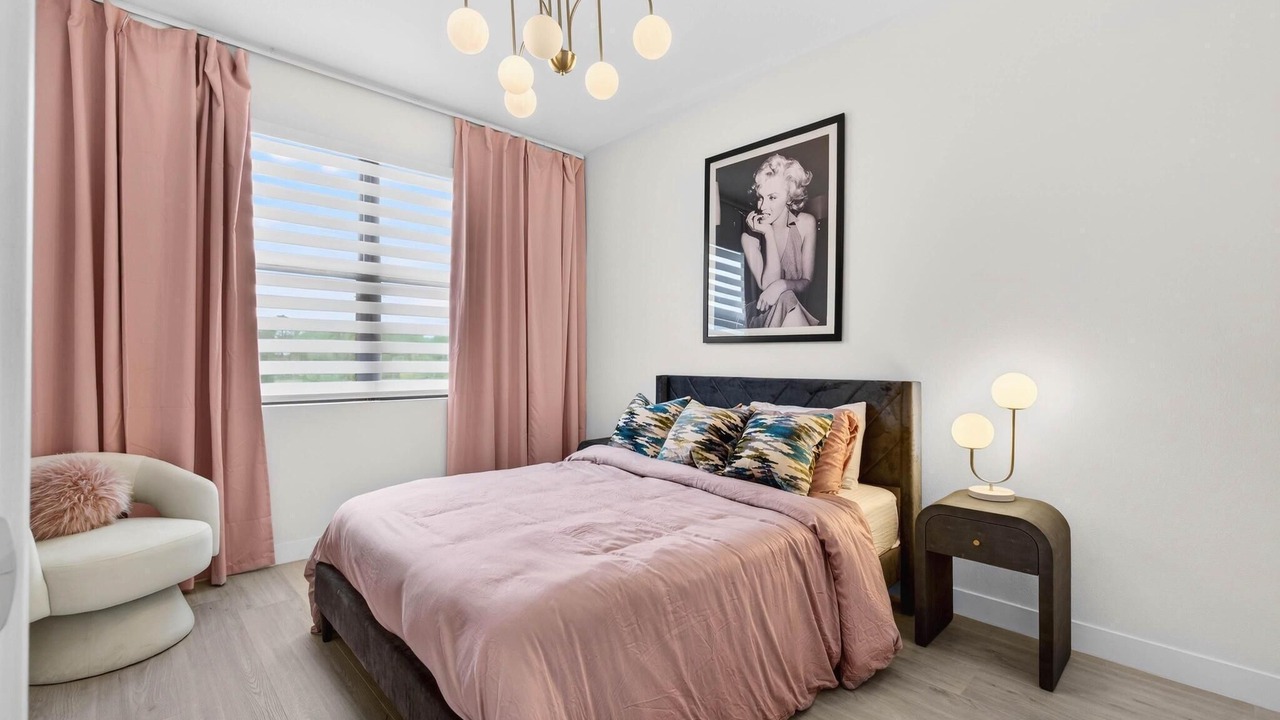 Photo of Bedroom in Pinecrest West Park