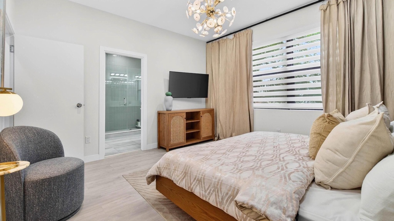 Photo of Bedroom in Pinecrest West Park