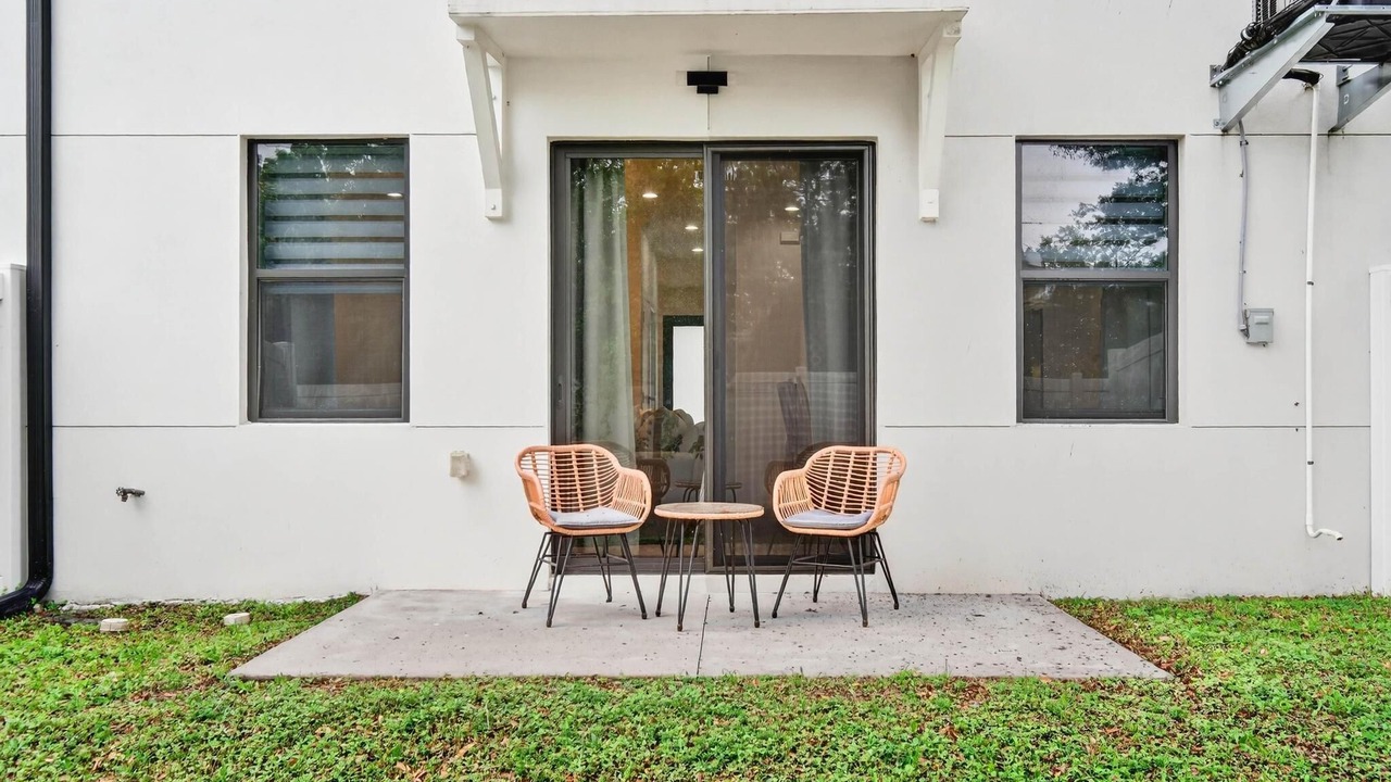 Photo of Patio Balcony in Pinecrest West Park