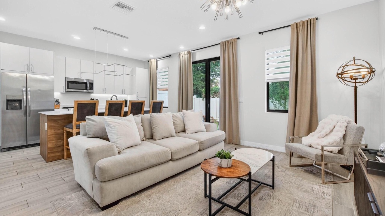 Photo of Livingroom in Pinecrest West Park