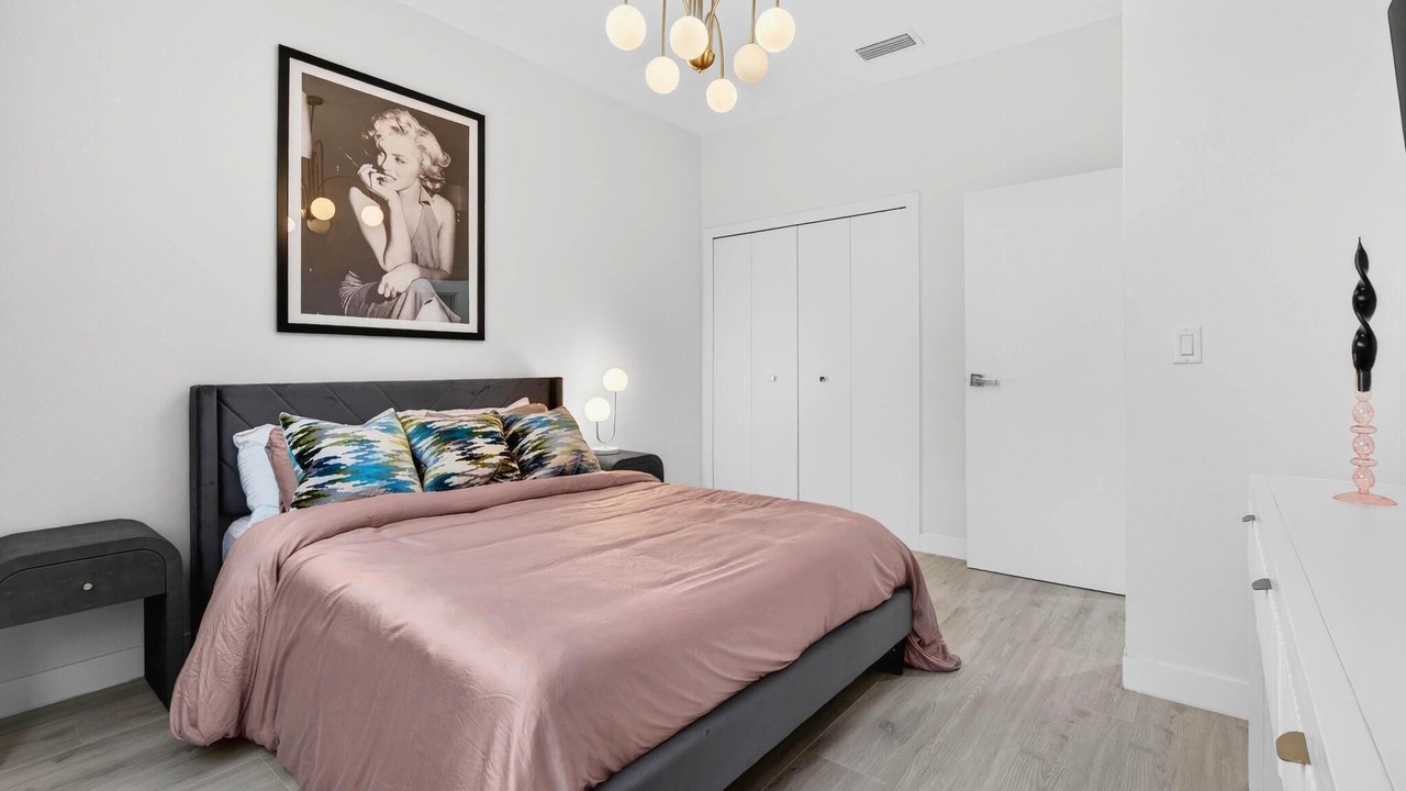 Photo of Bedroom in Pinecrest West Park