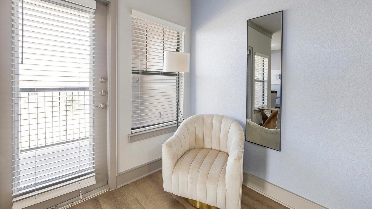 Photo of Livingroom in Northeast Carrollton