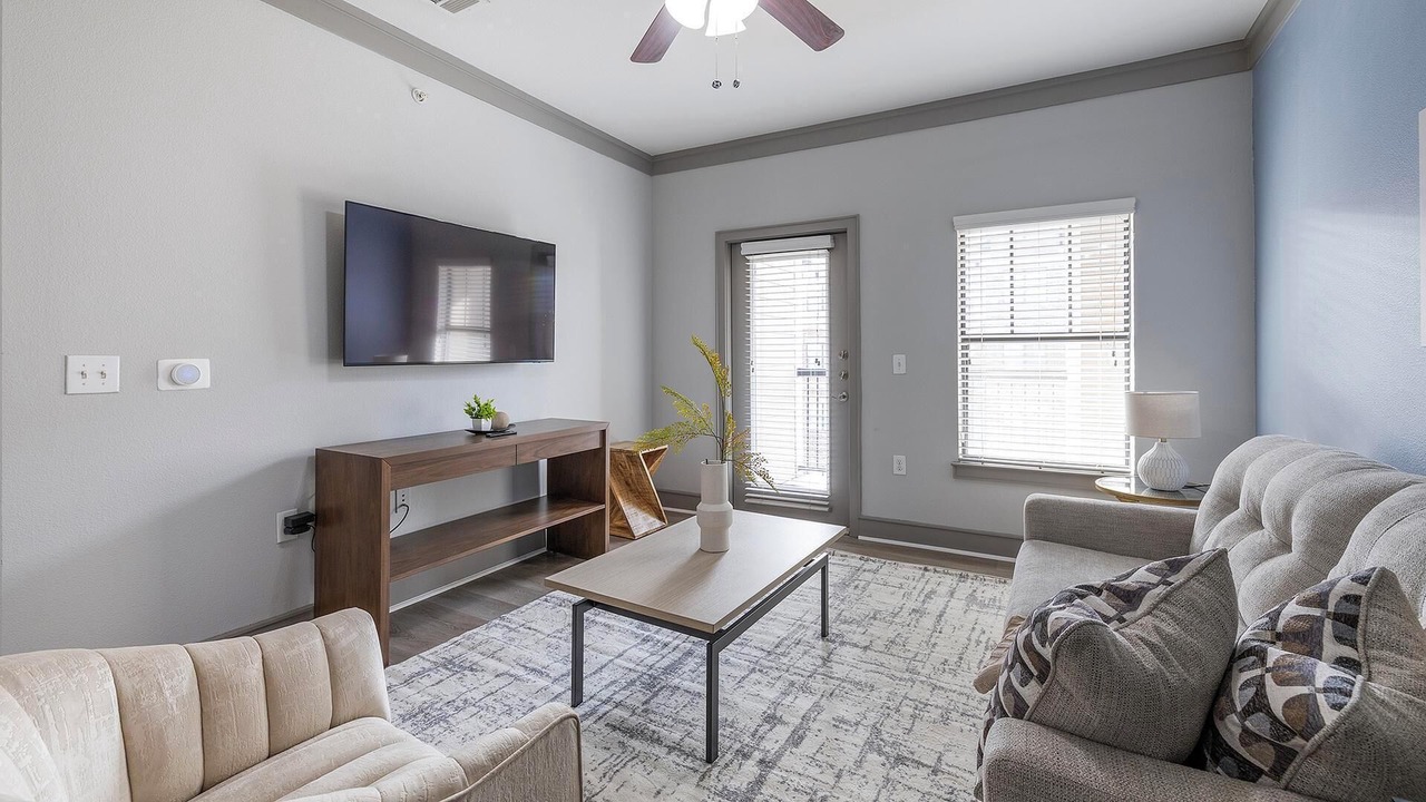 Photo of Livingroom in Northeast Carrollton