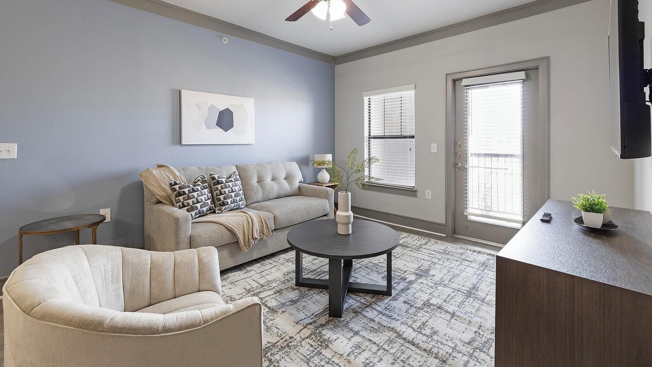 Photo of Livingroom in Northeast Carrollton