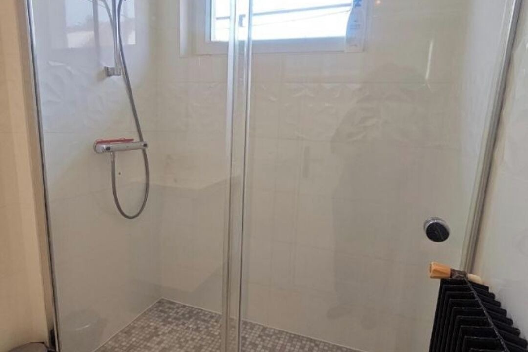 Photo of Bathroom in Emerainville
