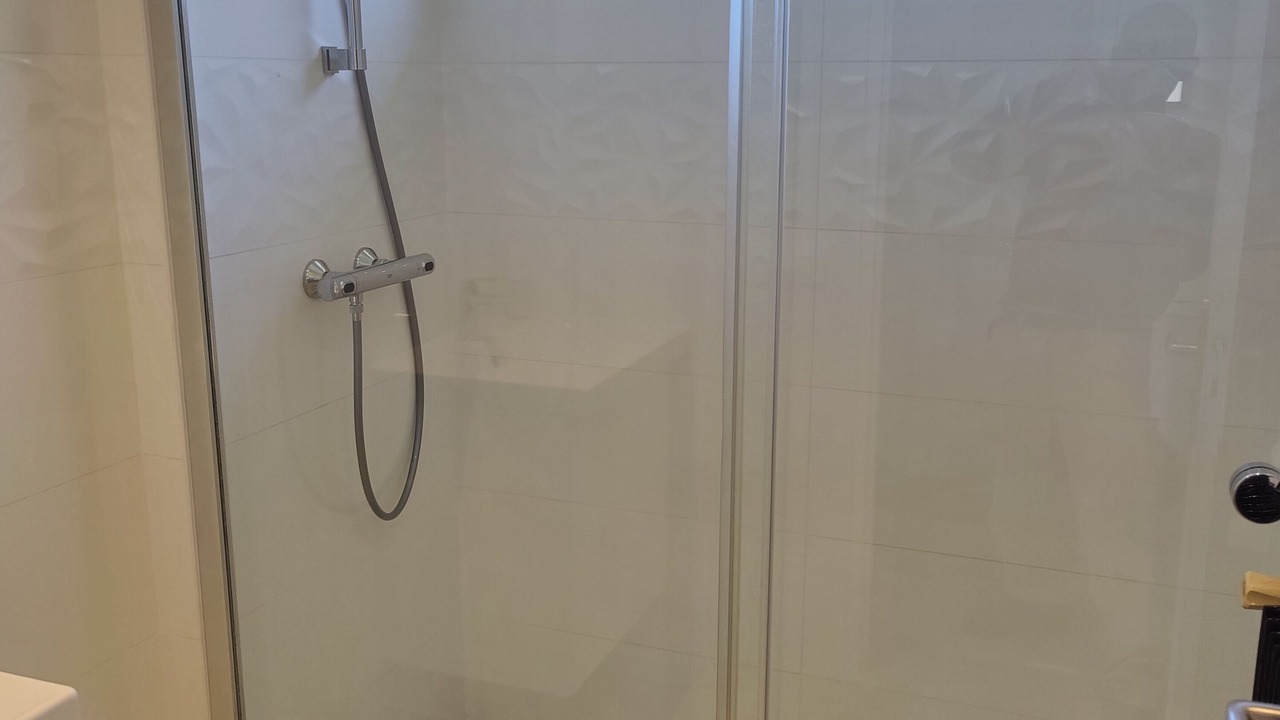Photo of Bathroom in Emerainville