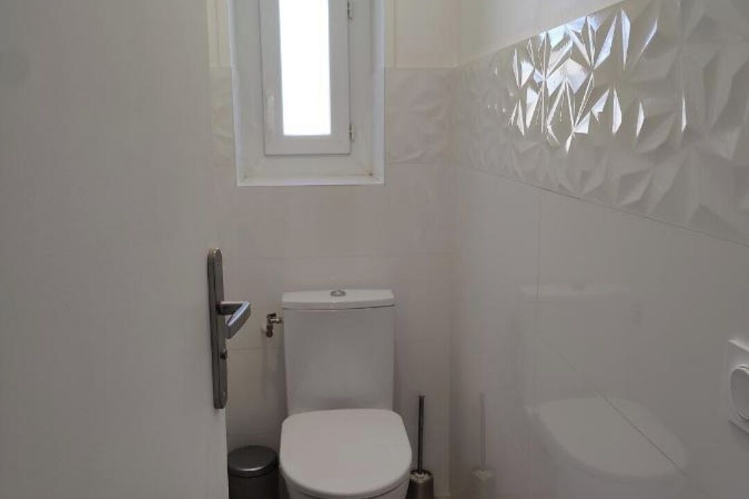 Photo of Bathroom in Emerainville