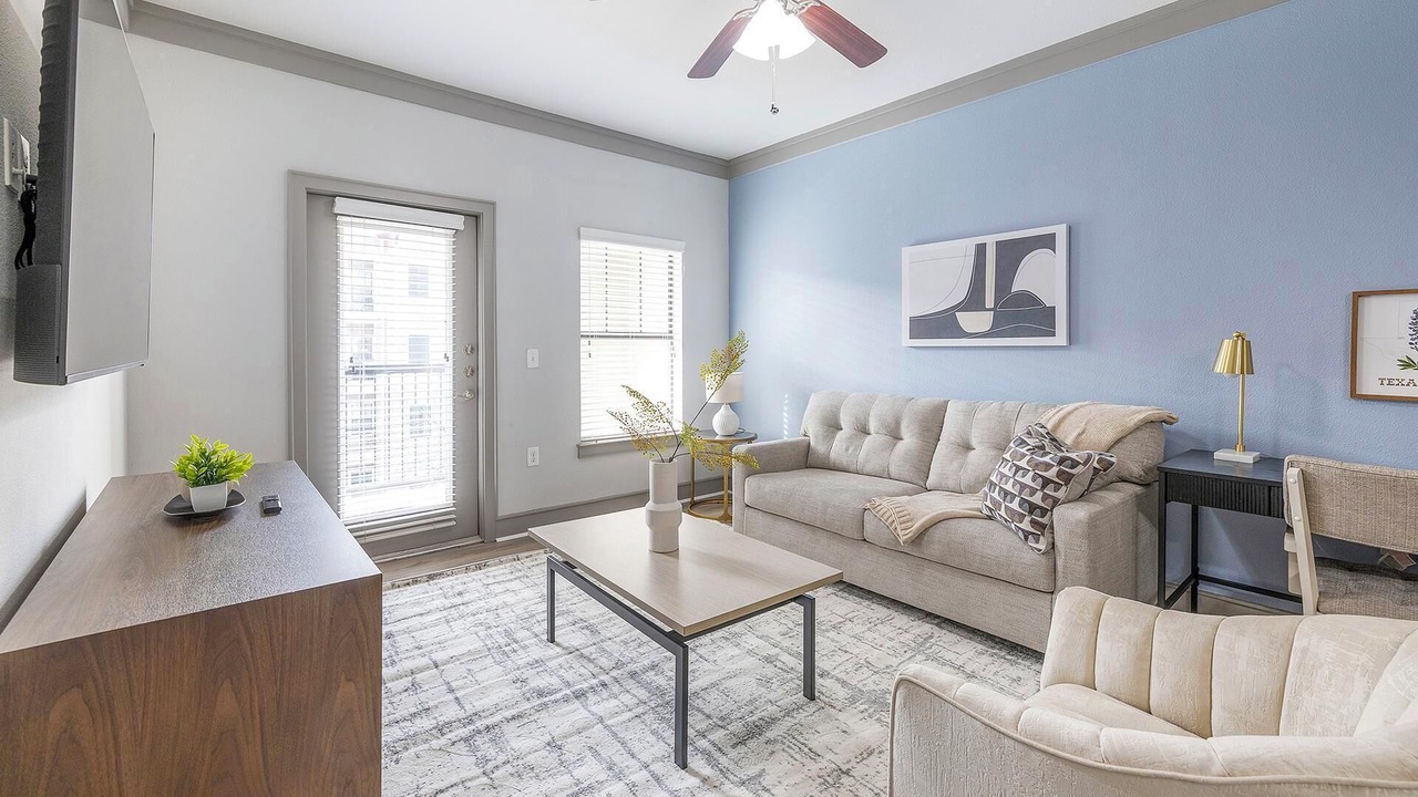 Photo of Livingroom in Northeast Carrollton