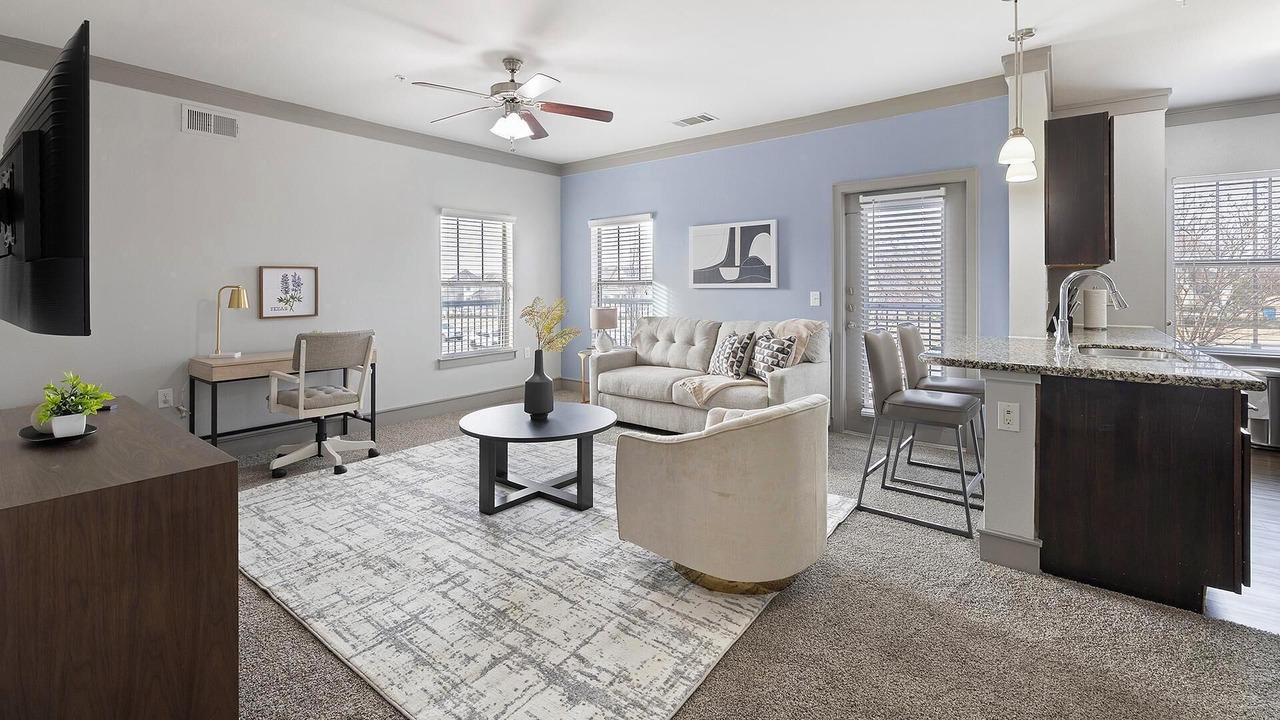 Photo of Livingroom in Northeast Carrollton