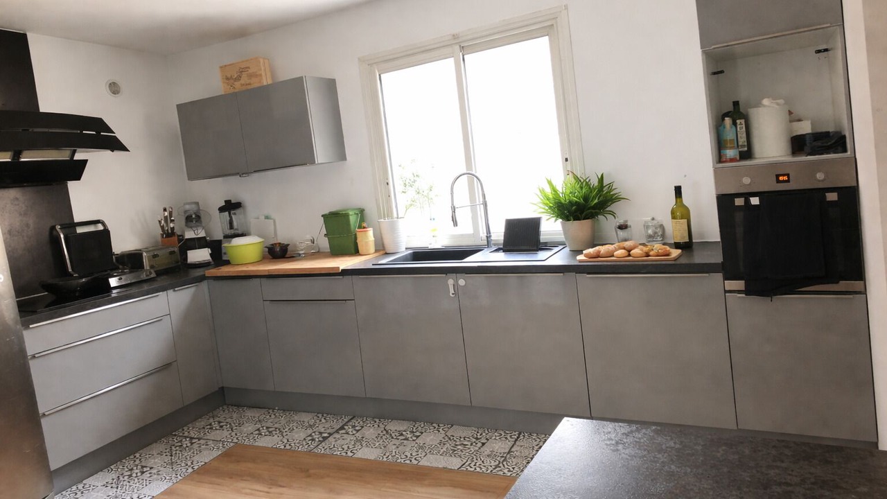 Photo of Kitchen in Claret