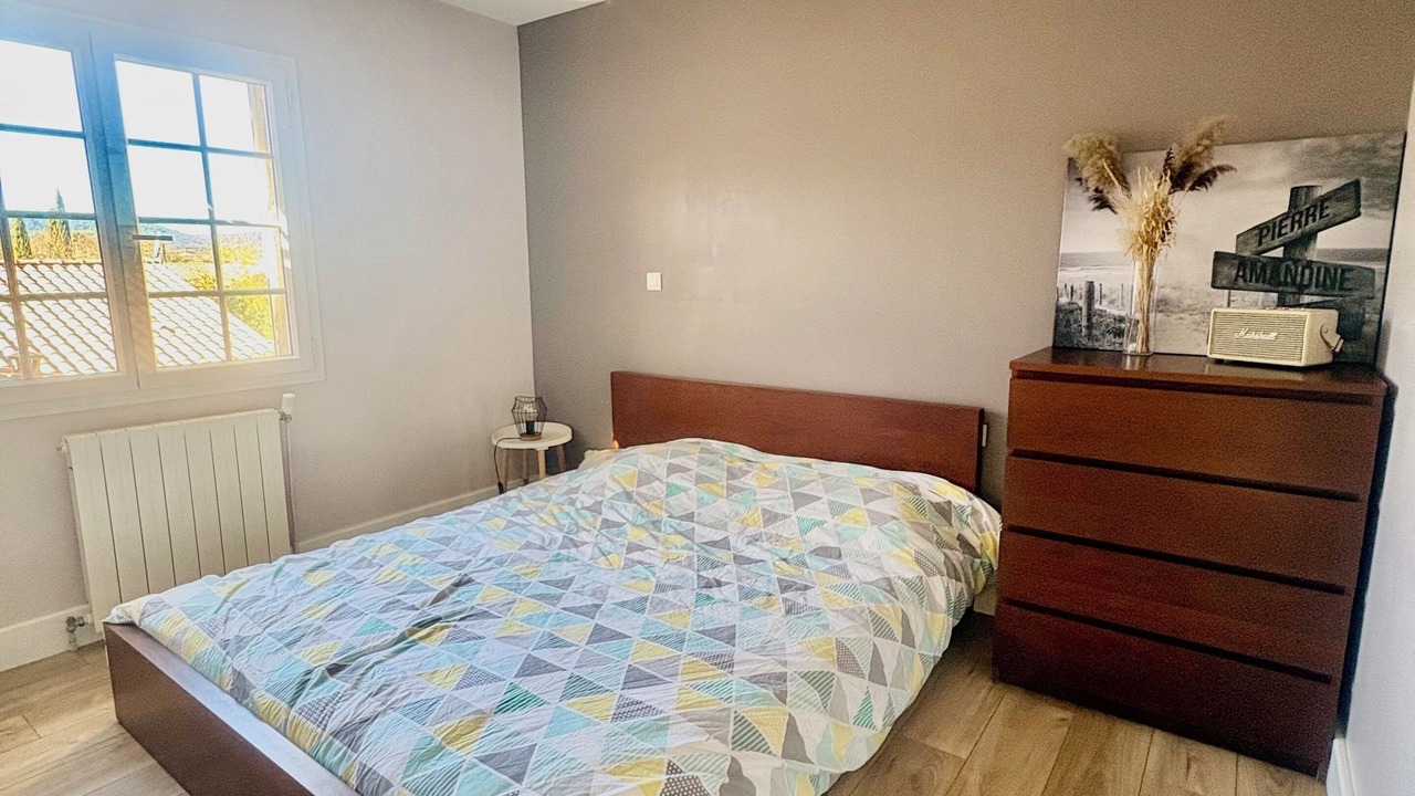 Photo of Bedroom in Claret