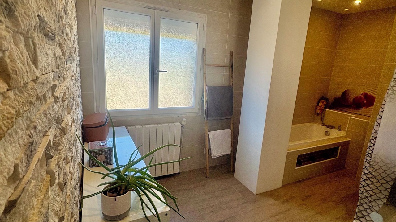 Photo of Bathroom in Claret