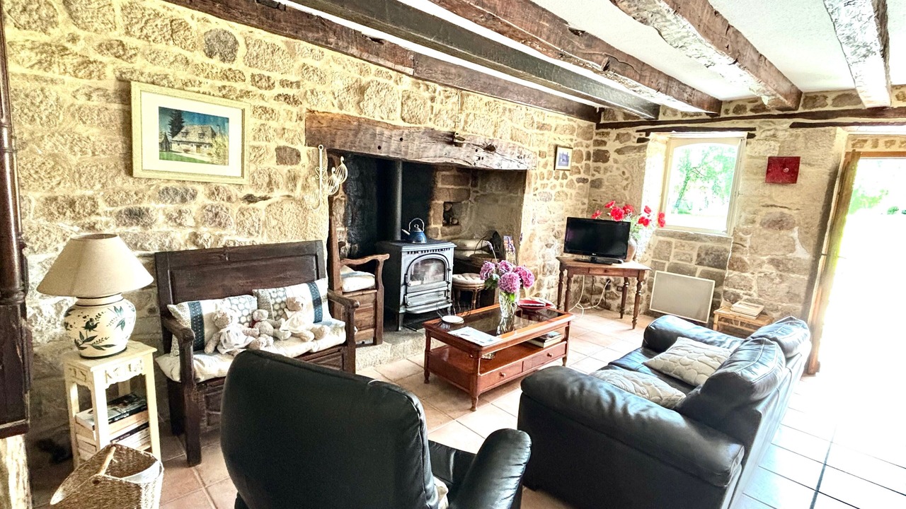 Photo of Livingroom in Camps-Saint-Mathurin-Leobazel