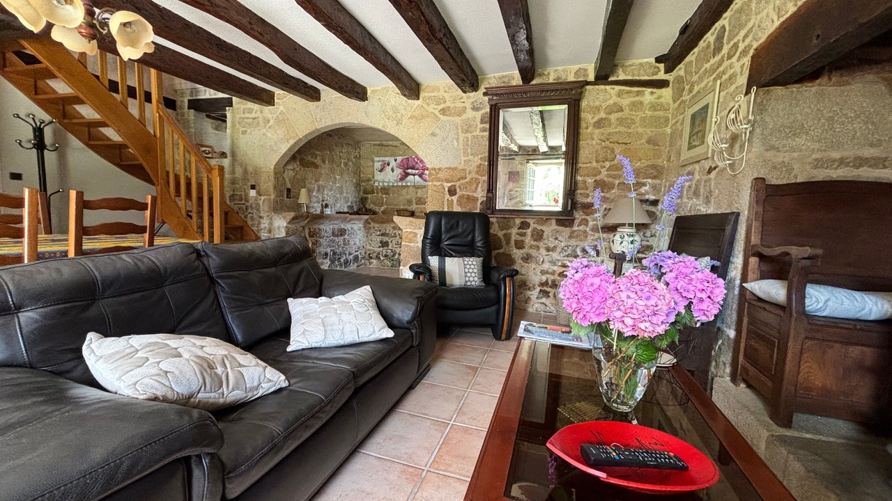 Photo of Livingroom in Camps-Saint-Mathurin-Leobazel
