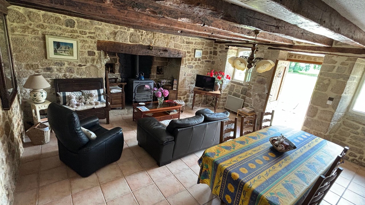 Photo of Livingroom in Camps-Saint-Mathurin-Leobazel