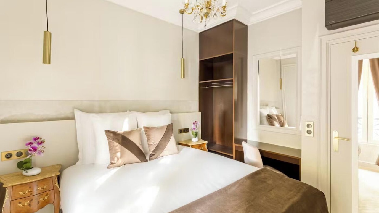 Photo of Bedroom in Arts-et-Metiers