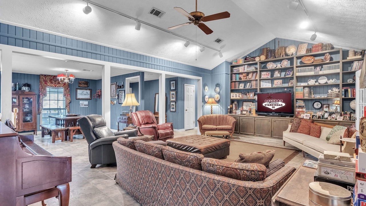 Photo of Livingroom in Starkville