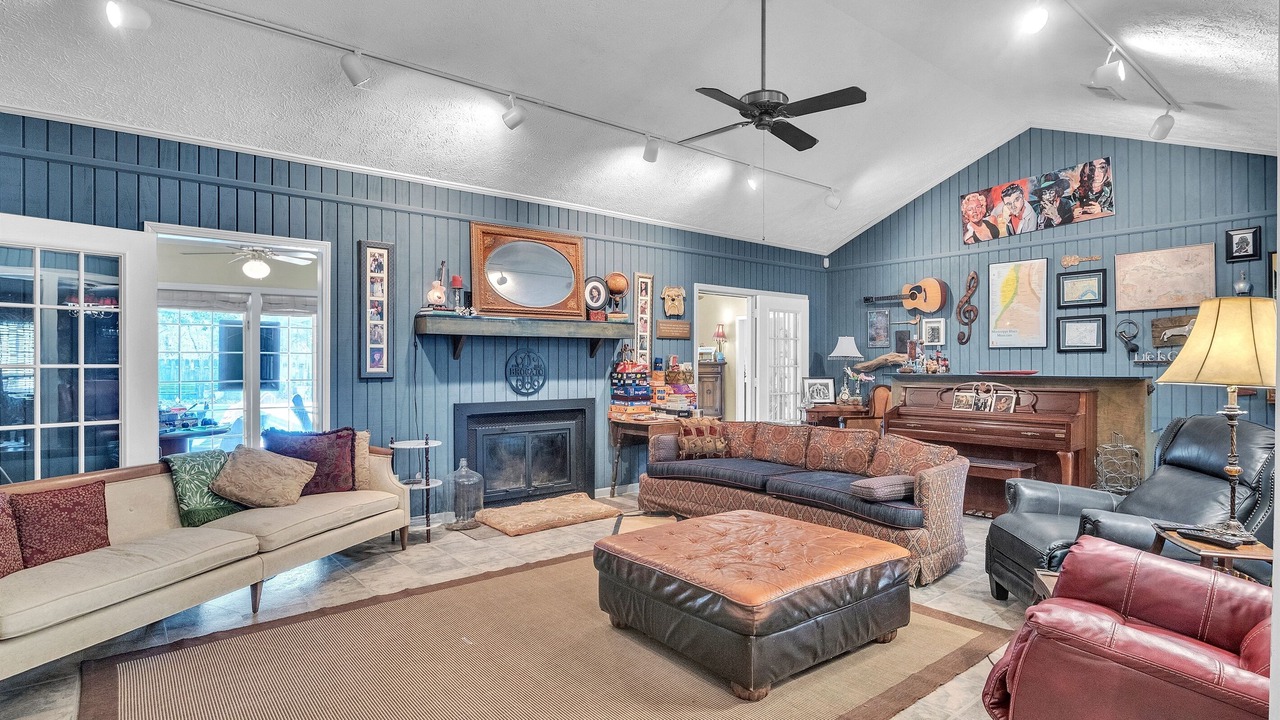 Photo of Livingroom in Starkville