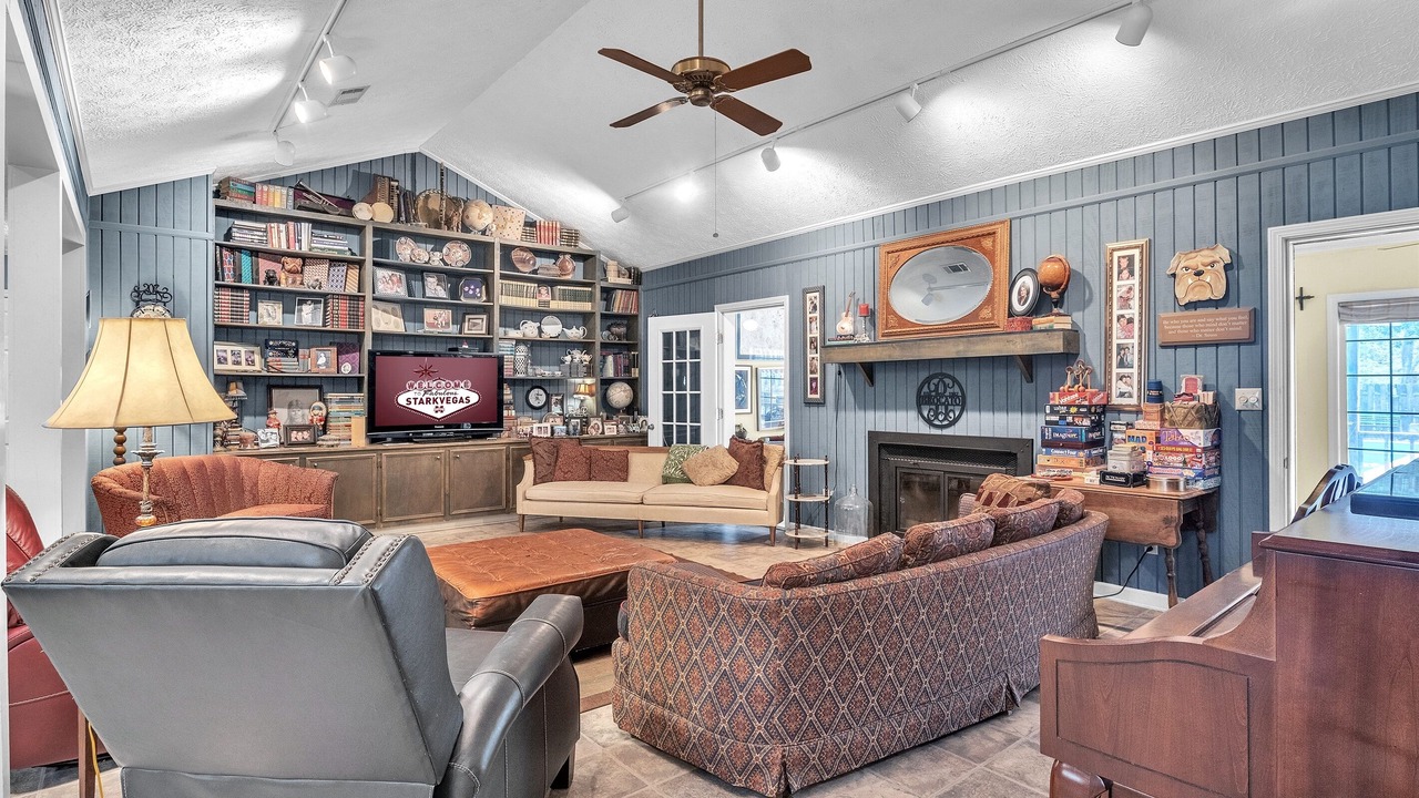 Photo of Livingroom in Starkville