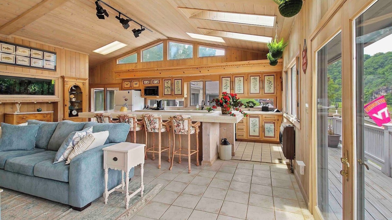Photo of Livingroom in Hiwassee