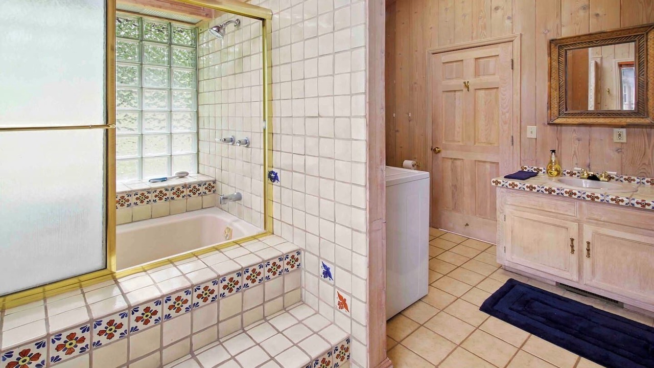 Photo of Bathroom in Hiwassee