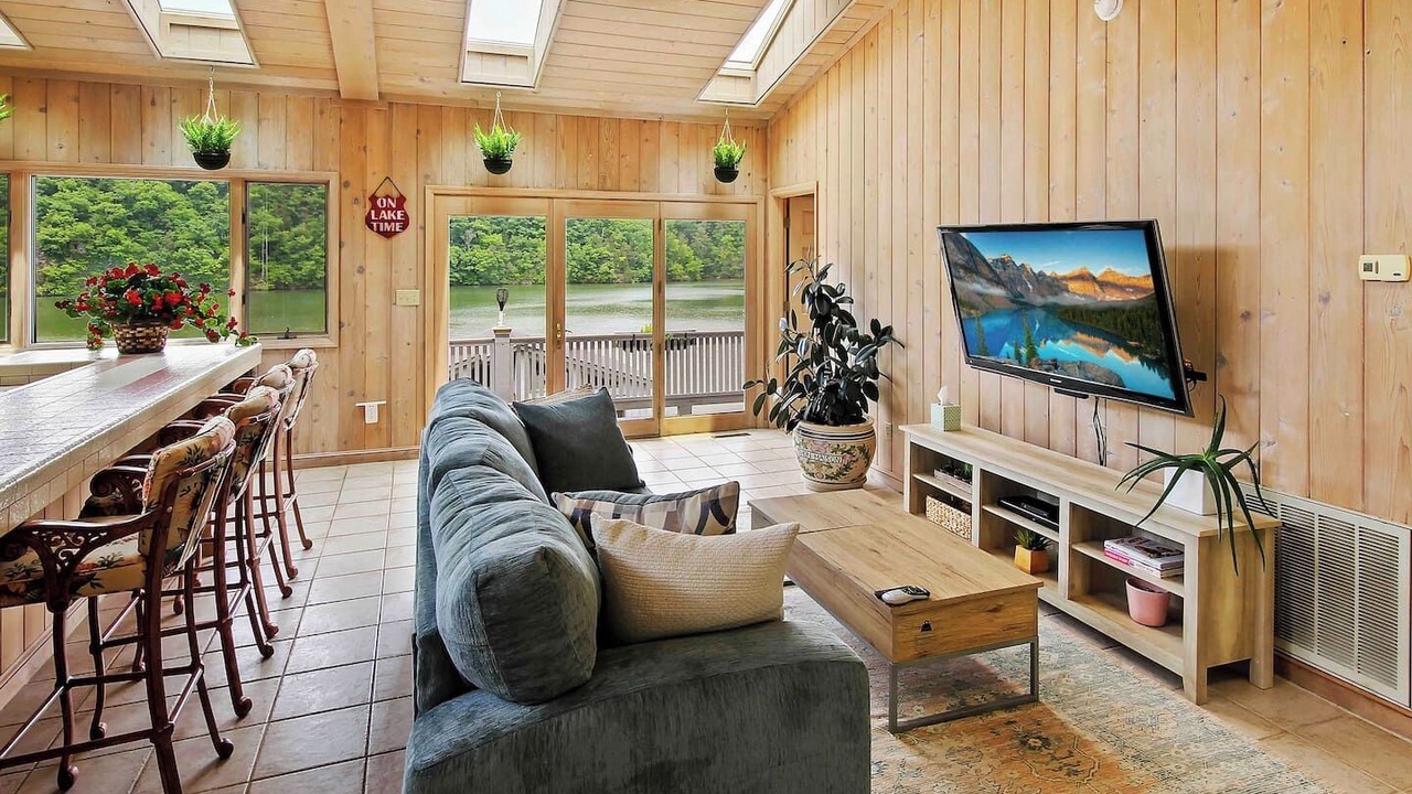 Photo of Livingroom in Hiwassee