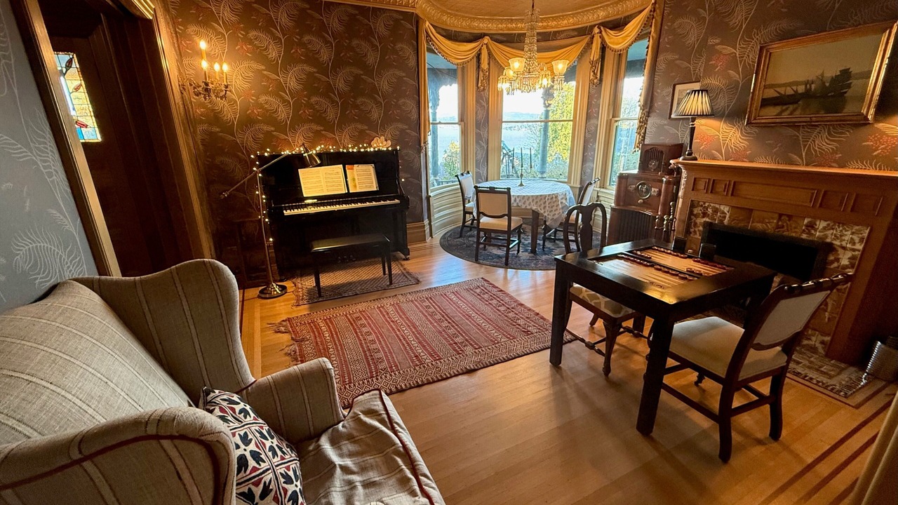 Photo of Livingroom in Madrona