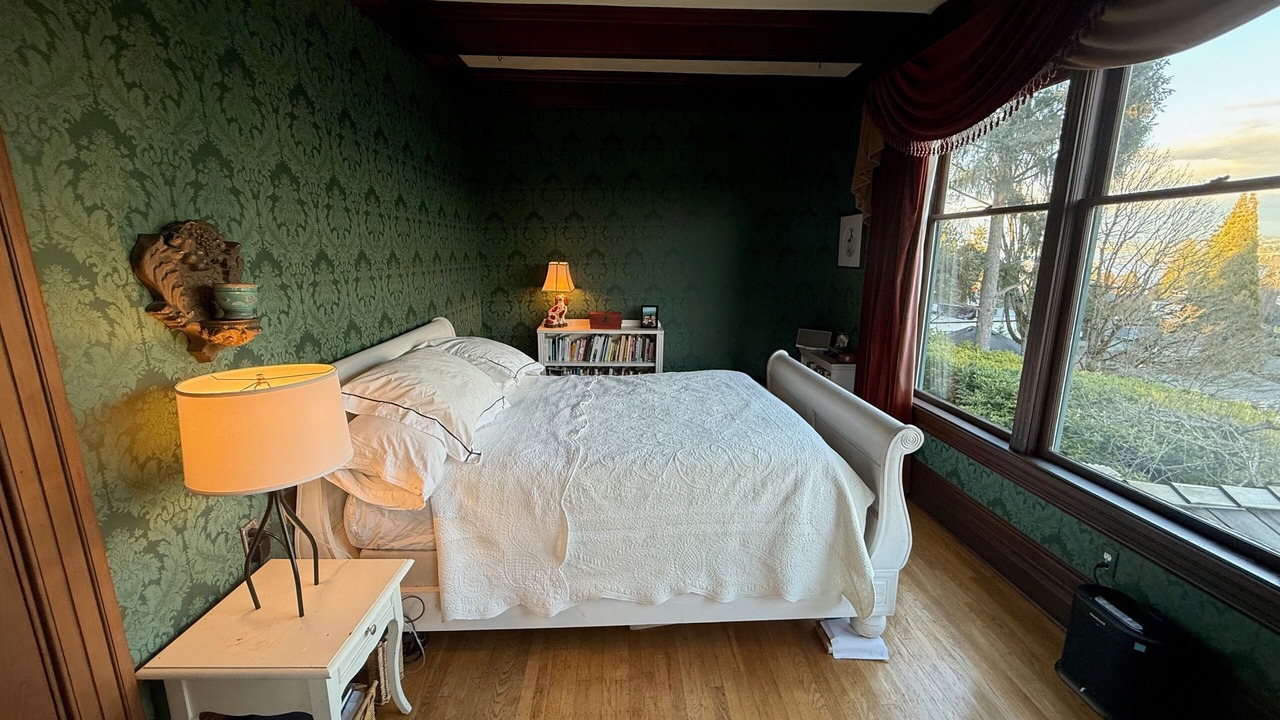 Photo of Bedroom in Madrona