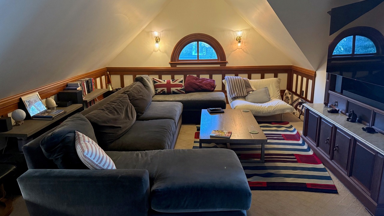 Photo of Livingroom in Madrona