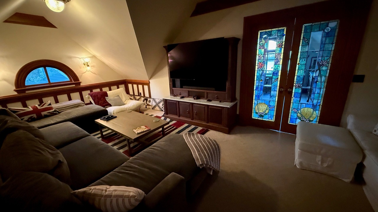 Photo of Livingroom in Madrona