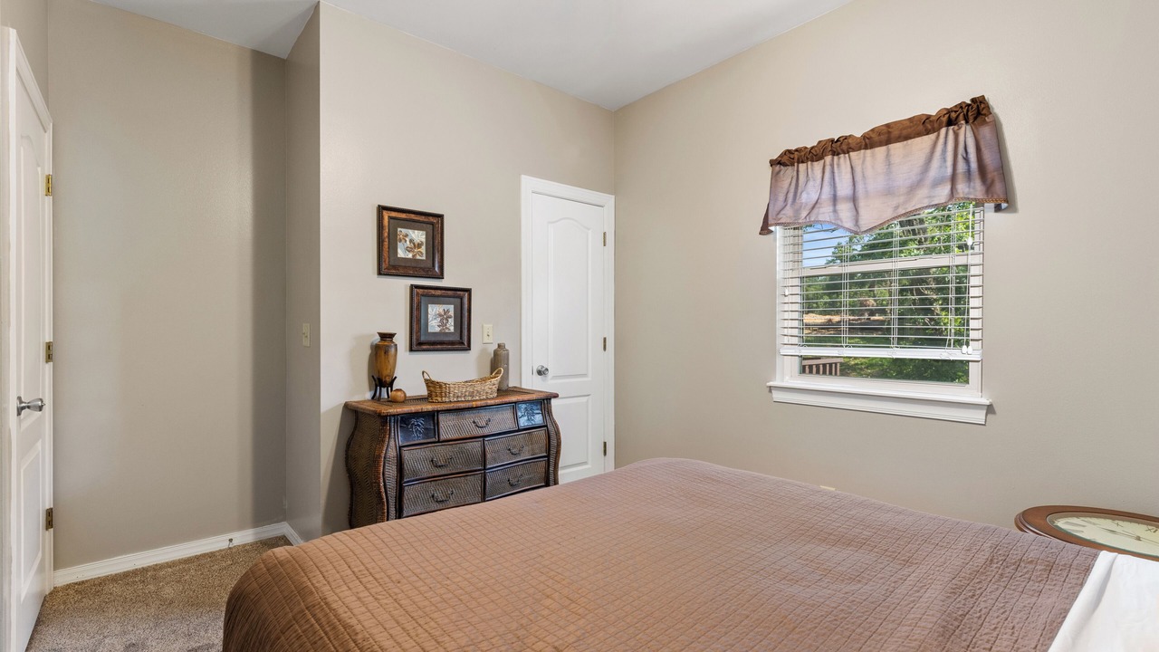 Photo of Bedroom in Grove