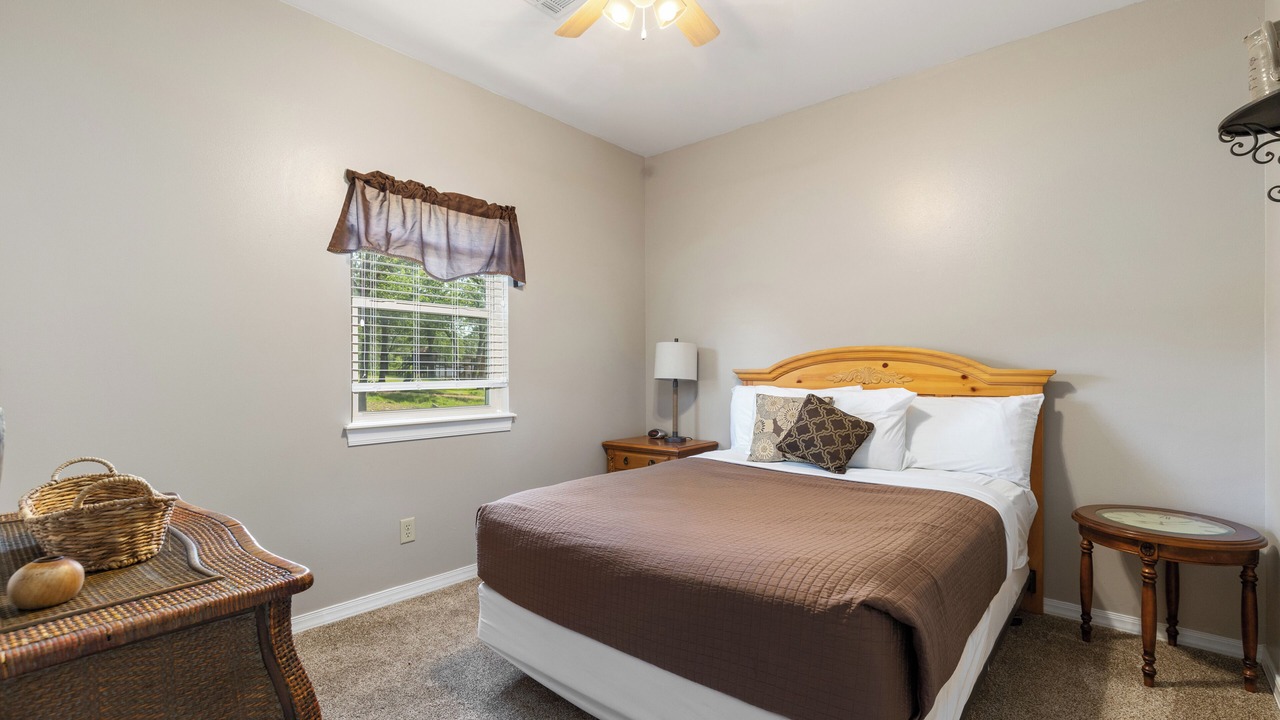 Photo of Bedroom in Grove