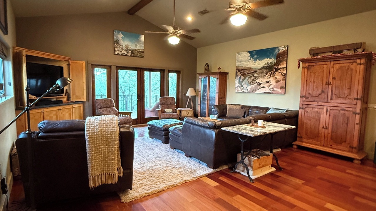 Photo of Livingroom in Johnson City