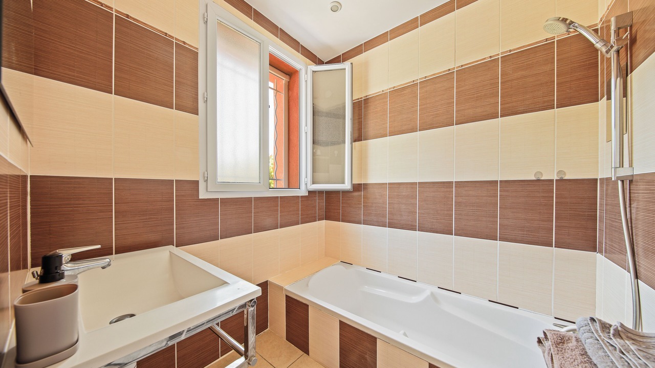 Photo of Bathroom in Carqueiranne