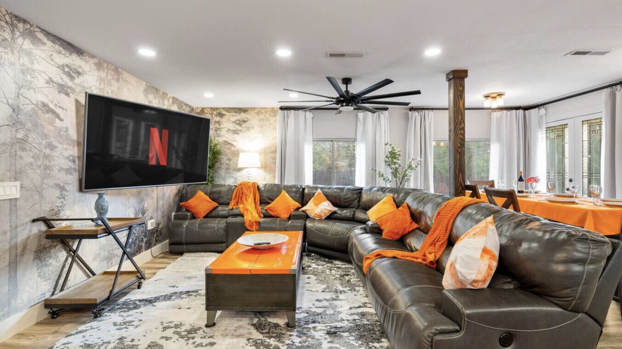Photo of Livingroom in Phoenix Lake-Cedar Ridge