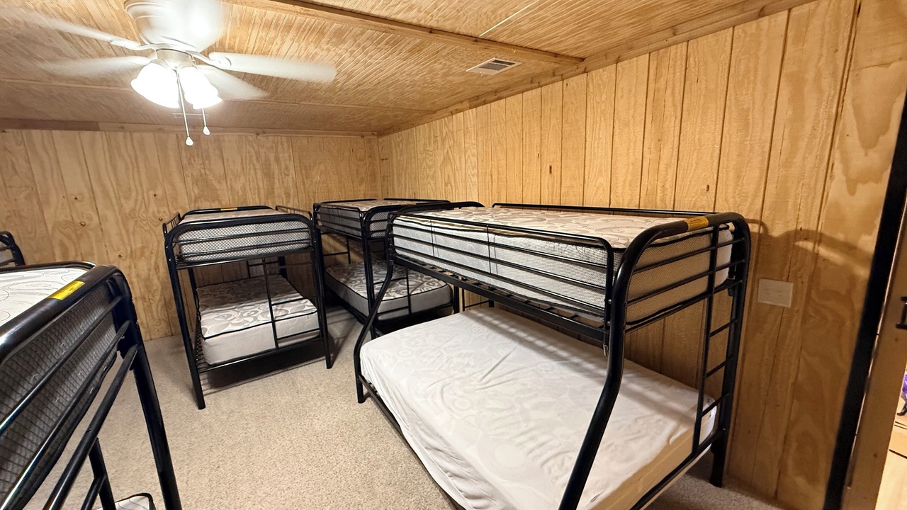 Photo of Bedroom in Lelia Lake
