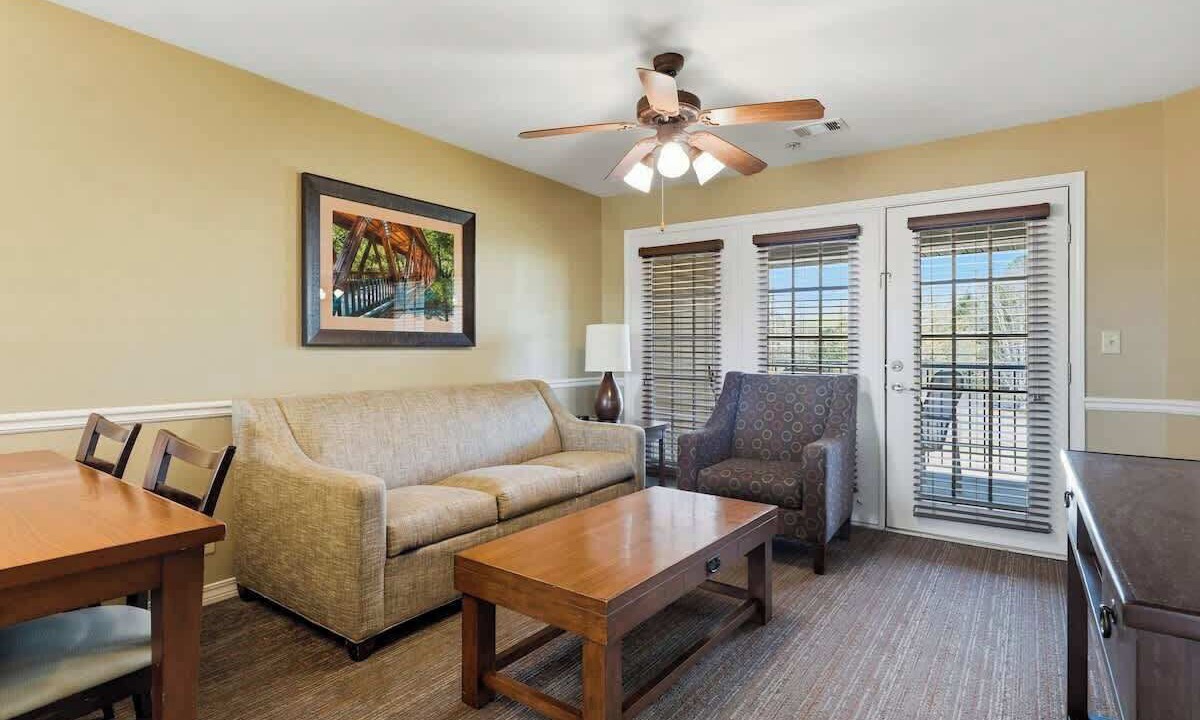 Photo of Livingroom in Clarkesville