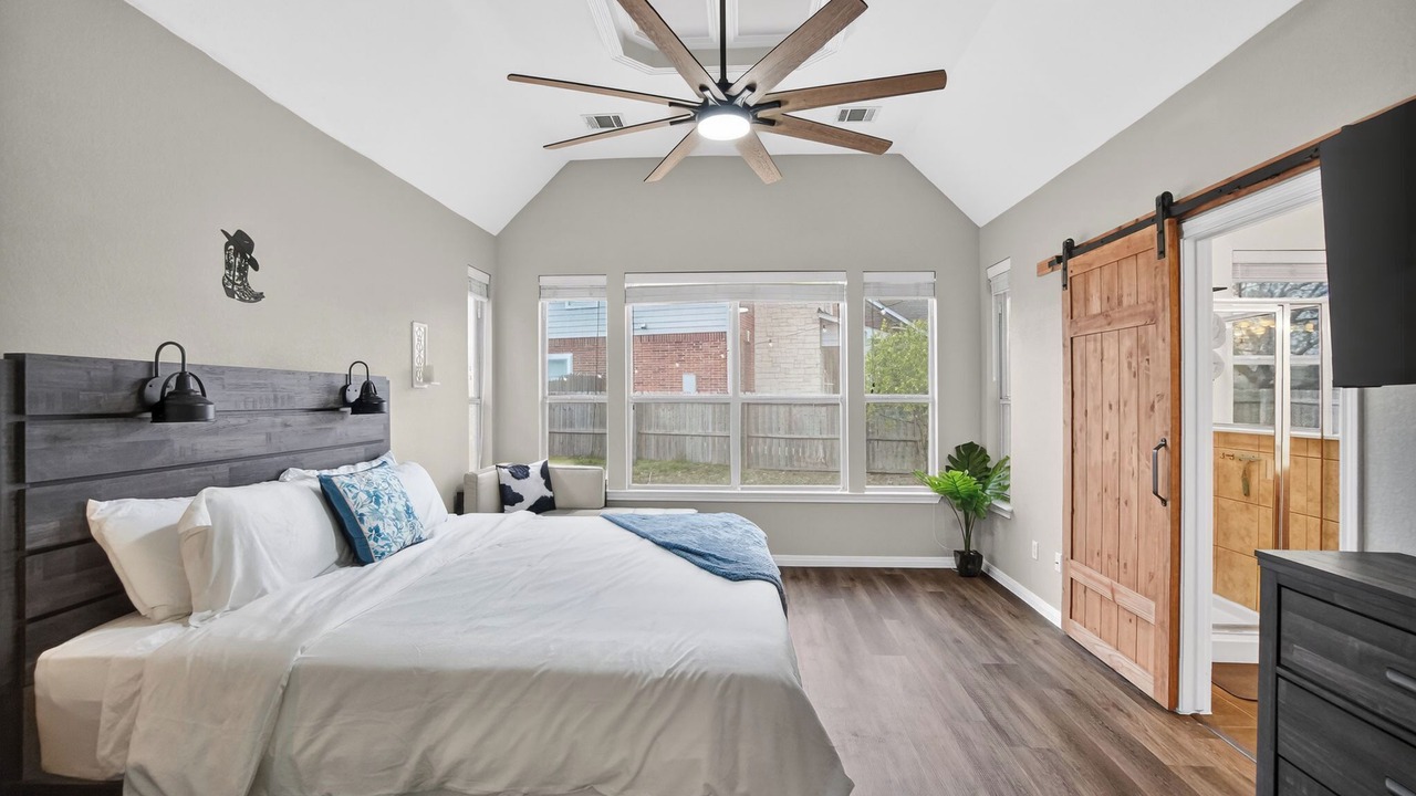 Photo of Bedroom in Kyle