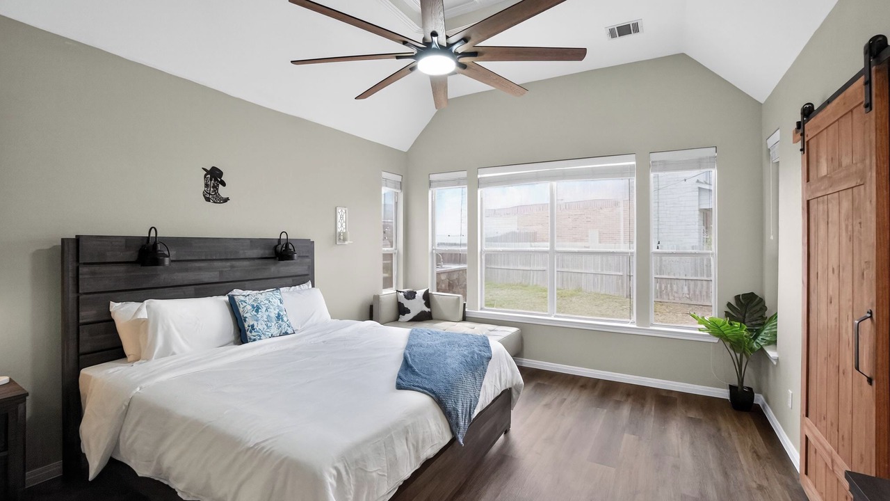 Photo of Bedroom in Kyle