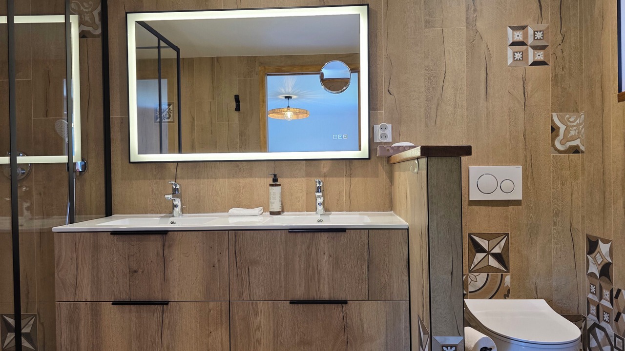 Photo of Bathroom in Equemauville